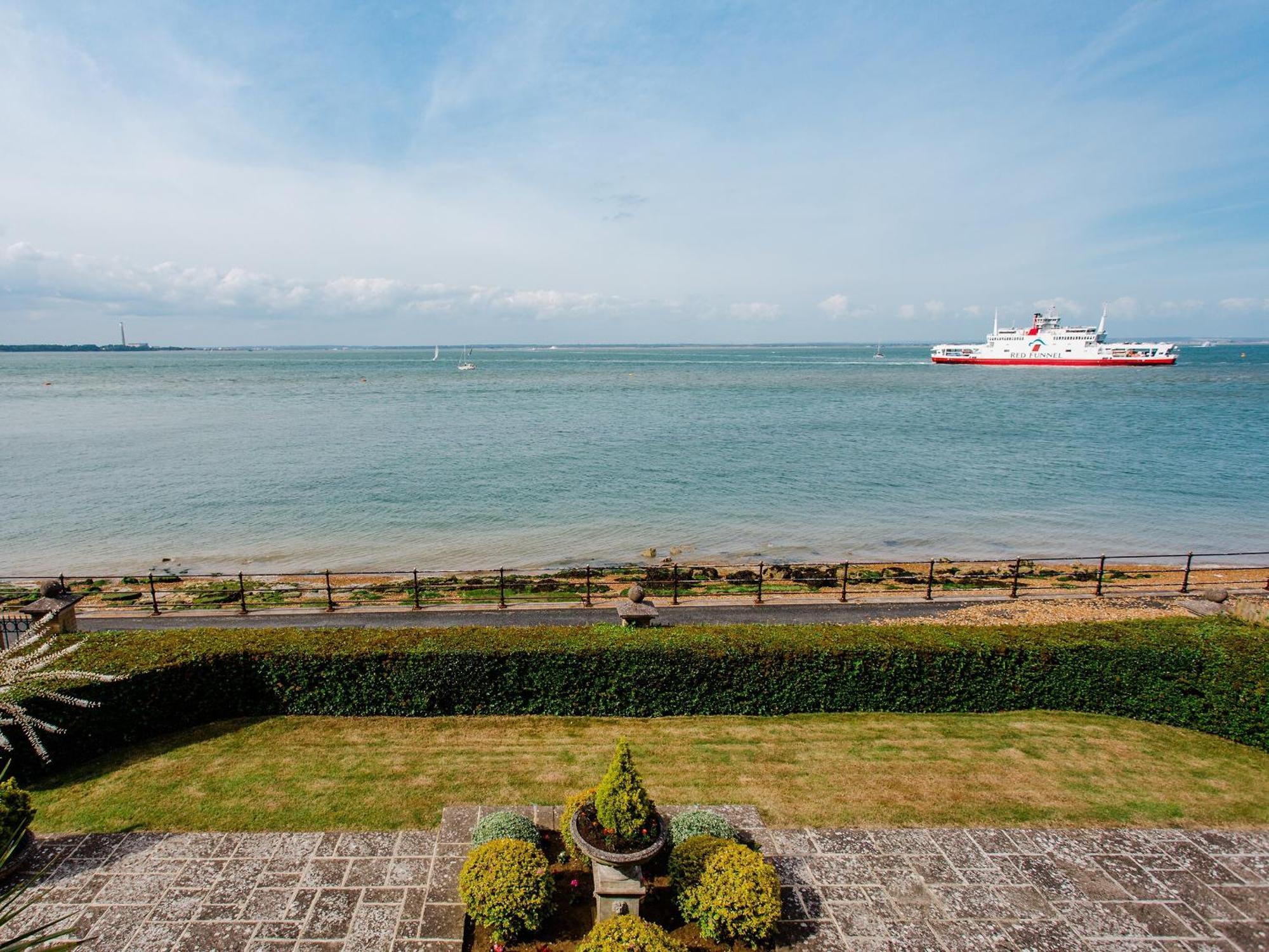 Solent View Apartment Cowes  Exteriör bild
