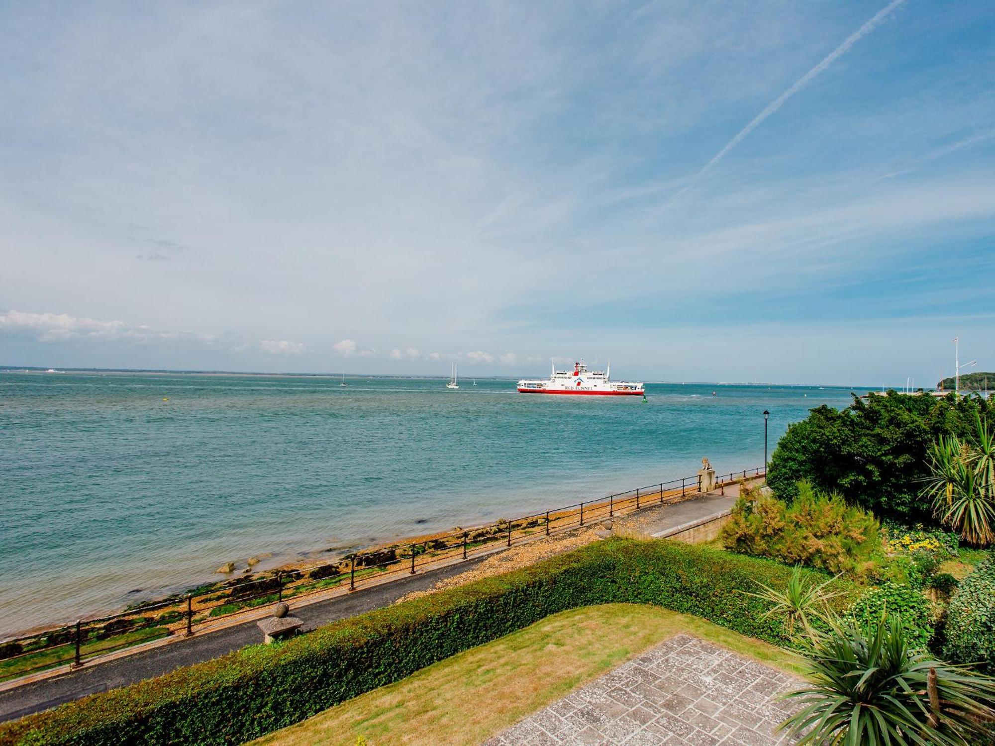 Solent View Apartment Cowes  Exteriör bild
