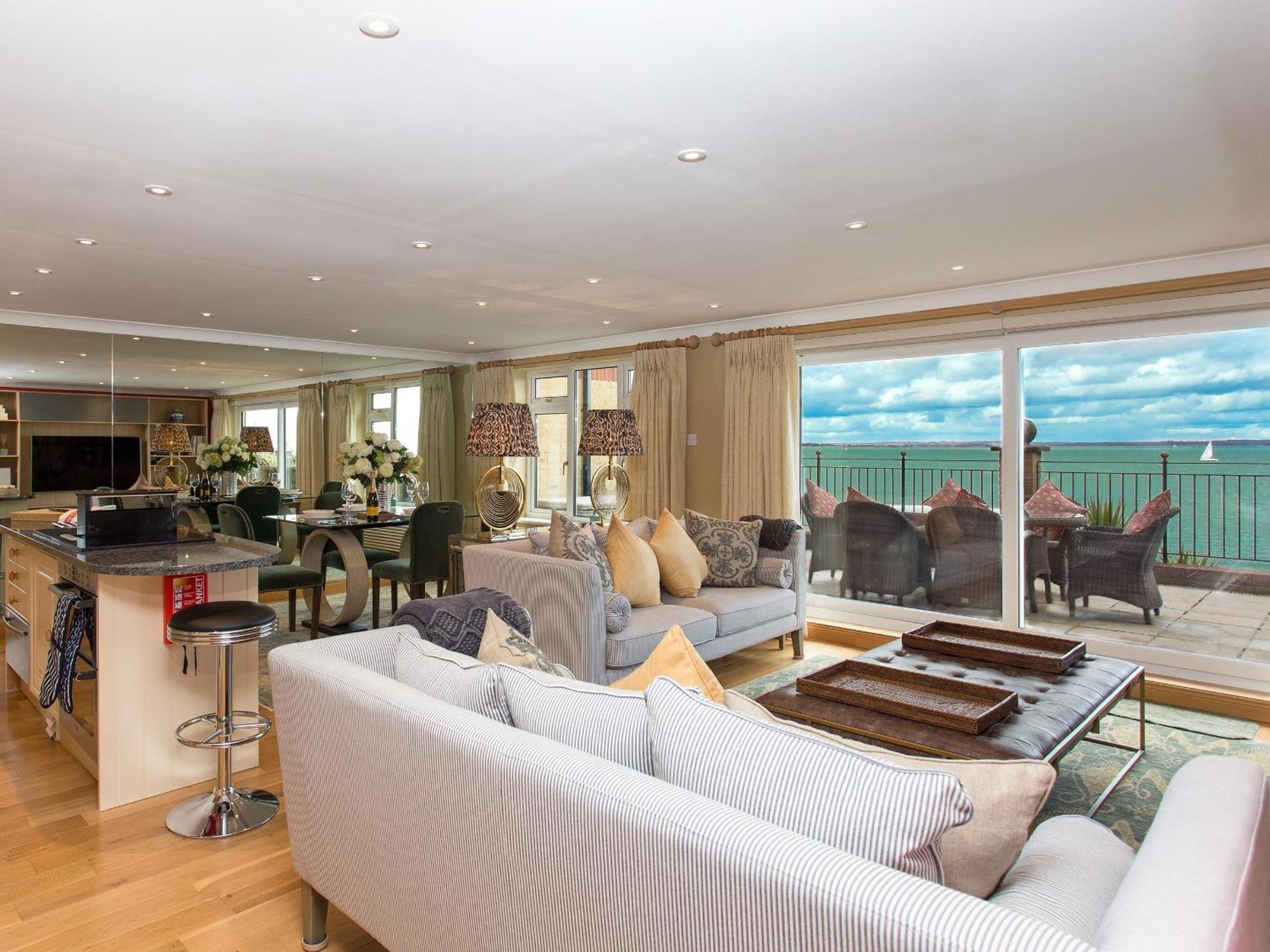 Solent View Apartment Cowes  Exteriör bild