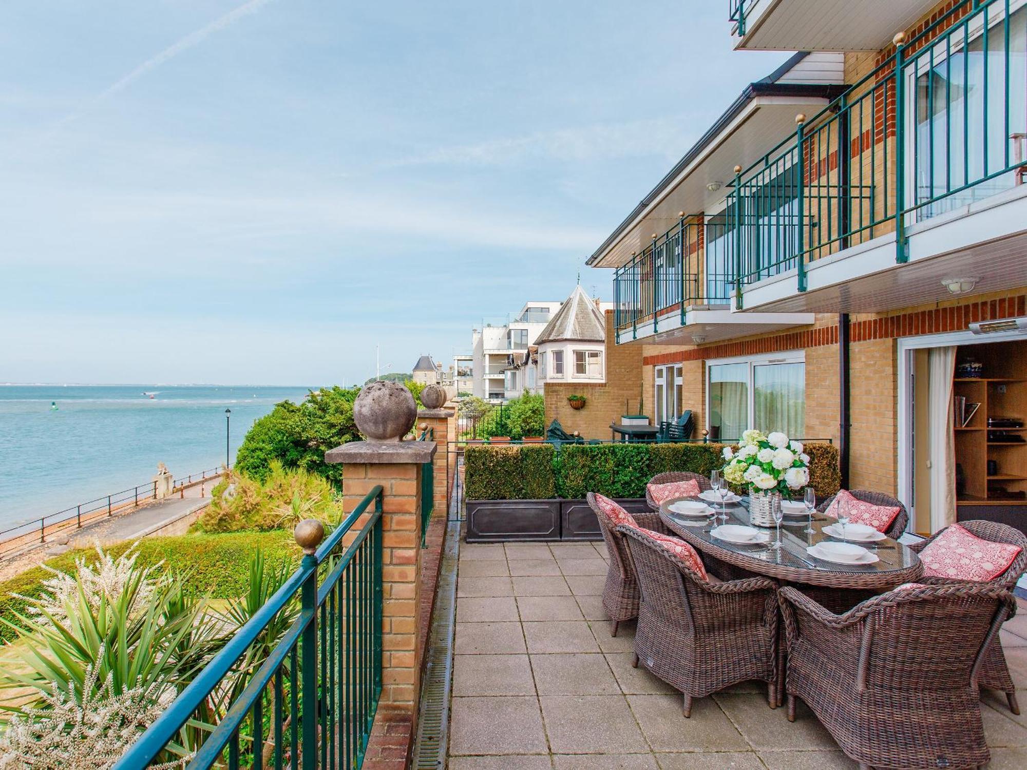 Solent View Apartment Cowes  Exteriör bild